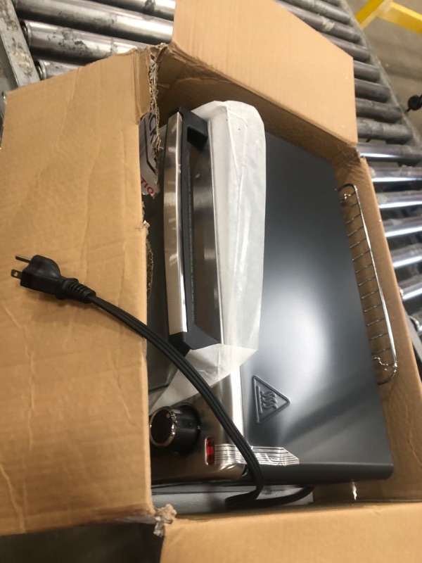Photo 1 of (PARTS) (NOT A FUNCTIONAL ITEMS) BLACK+DECKER 4-Slice Toaster Oven, Even Toast, 4 Cooking Functions Bake, Broil, Toast and Keep Warm, Removable Crumb Tray, Timer