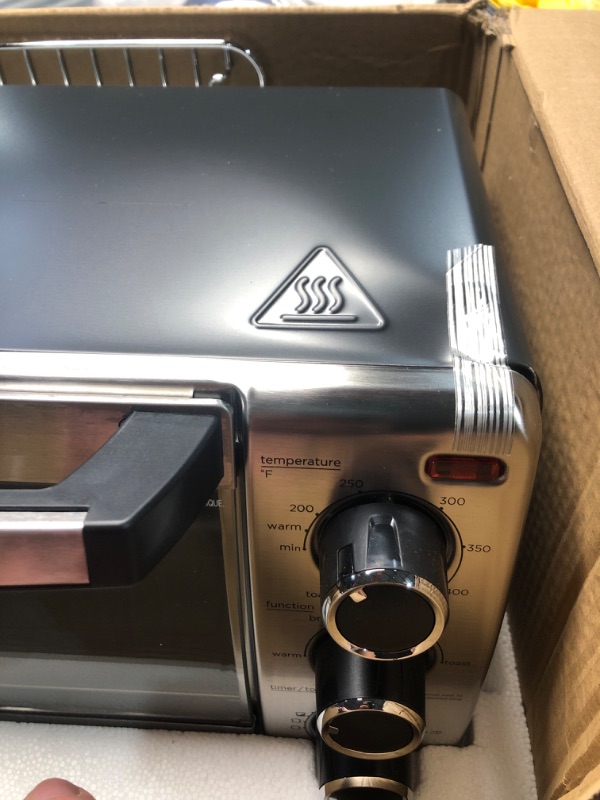 Photo 1 of (PARTS) (NOT A FUNCTIONAL ITEMS) BLACK+DECKER 4-Slice Toaster Oven, Even Toast, 4 Cooking Functions Bake, Broil, Toast and Keep Warm, Removable Crumb Tray, Timer