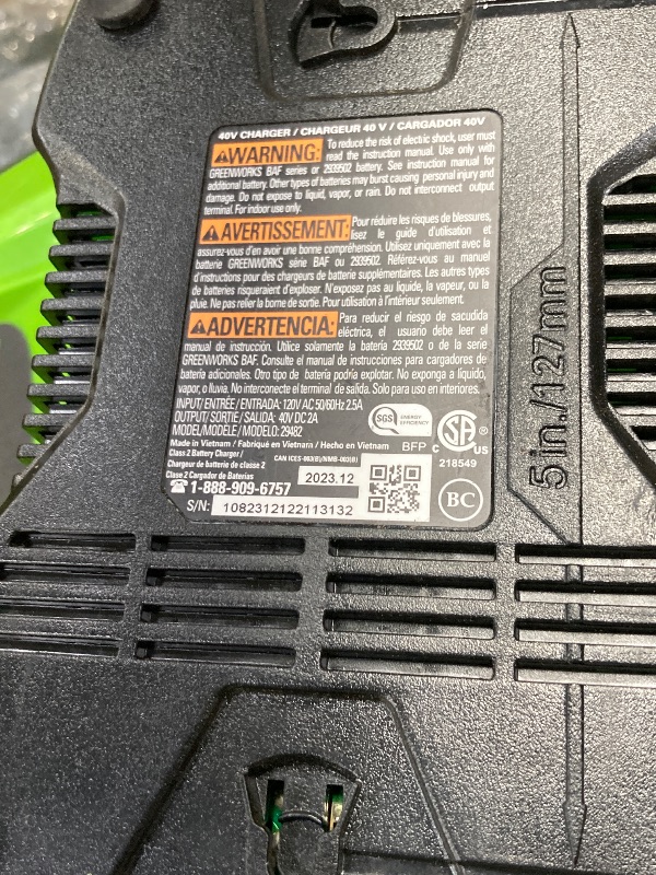 Photo 1 of **SELLING AS PARTS ONLY***DAMAGED HANDLE/MISSING CHARGER***USED GRASS RESIDUE, SOME SCUFFS/SCRATCHES***

Greenworks 40V 17”? Brushless (Push) Cordless Lawn Mower, 4.0Ah Battery and Charger