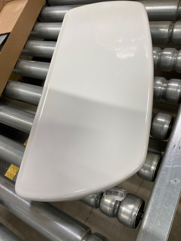 Photo 1 of **TANK ONLY*** SEAT IS NOT INCLUDED...SEE ALL PHOTOS TANK ONLY****

Kohler Tank for a K-3999-0 Highline Comfort Height Two-piece Elongated 1.28 Gpf Toilet with Class Five Flushing Technology And Left-hand Trip Lever, Seat Not Included, White **TANK ONLY**