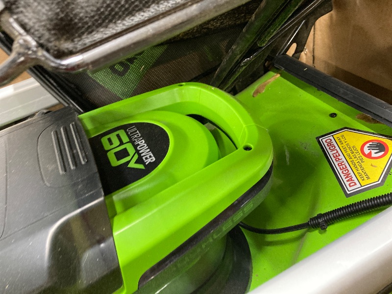 Photo 1 of 
***Very used***
Greenworks 60V 21” Cordless (Push) Lawn Mower (LED Lights + Aluminum Handles), 5.0Ah Battery and Rapid Charger