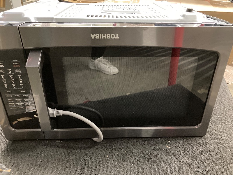 Photo 1 of ***PARTS ONLY**
TOSHIBA EM131A5C-BS Countertop Microwave Ovens 1.2 Cu Ft, 12.4" Removable Turntable Smart Humidity Sensor 12 Auto Menus Mute Function ECO Mode Easy Clean Interior Black Color 1000W