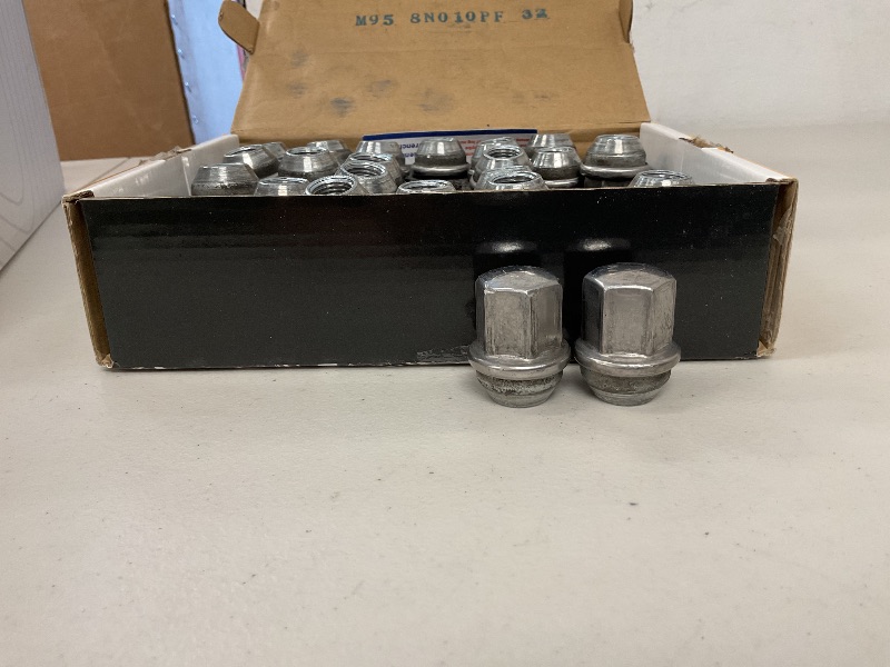 Photo 1 of DYNOFIT lug nut unknown model 