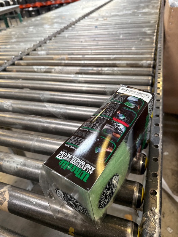 Photo 1 of Chemical Guys ACCG08 Wheelie All Exterior Surface and Wheel Brush (Safe for Cars, Trucks, SUVs, RVs, Motorcycles, & More) Green