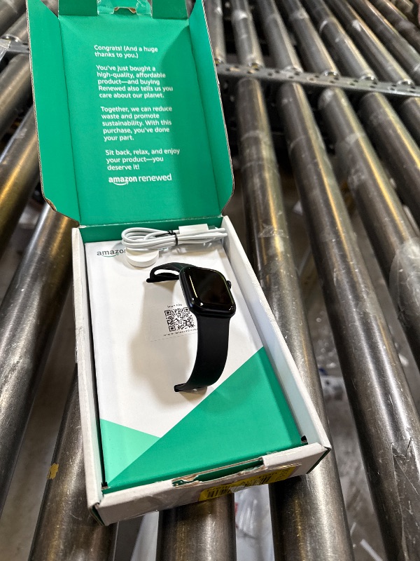 Photo 1 of Apple Watch Series 9 [GPS, 41mm] - Midnight Aluminum Case with Midnight Sport Band S/M (Renewed Premium)