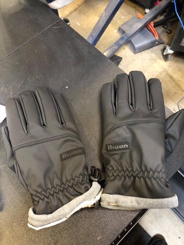 Photo 1 of womens gloves
size large