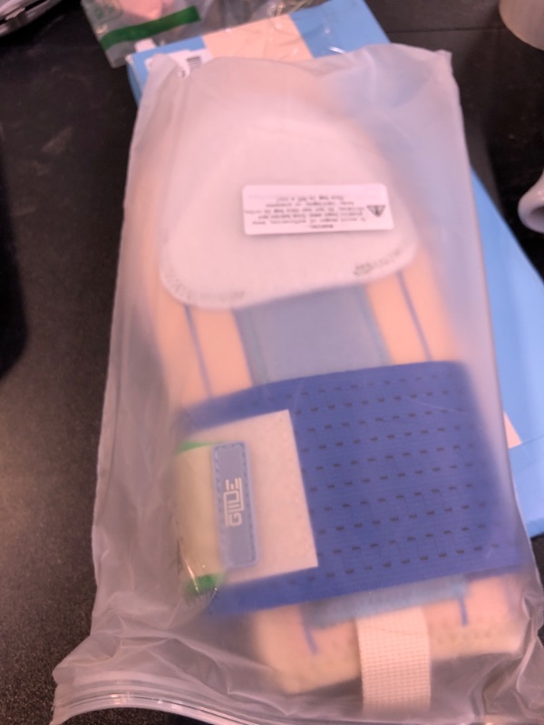 Photo 1 of SLIDING MITT SIZE SMALL 