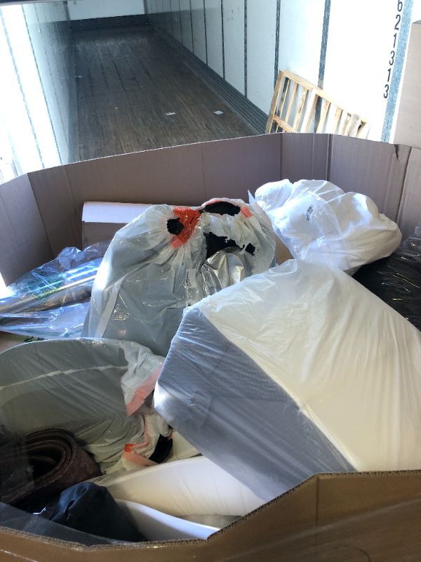 Photo 1 of VARIOUS USED MISC(PRIMARILY BEDDING/PET BEDDING). ITEMS - FINAL SALE, NO RETURNS 