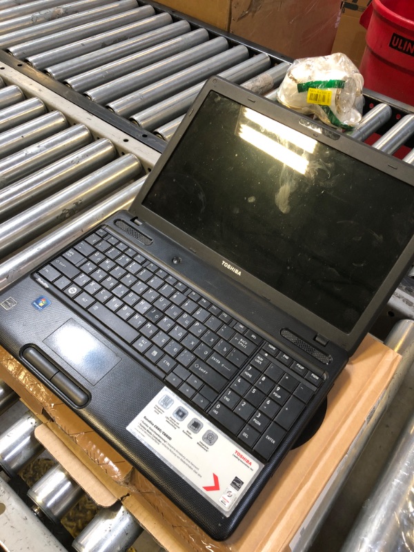 Photo 1 of Parts Only -- Toshiba Satellite C660D-19X - 15.6" - E-300 - Windows 7 Home Premium 64-bit - 2 GB RAM - 320 GB HDD