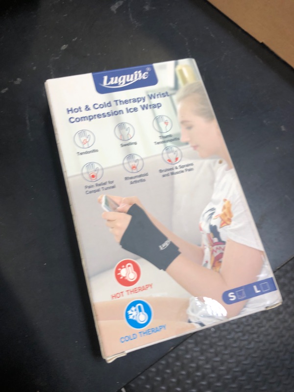 Photo 1 of Luguiic Wearable Thumb Wrist Ice Pack-Hot Cold Compress Hand Finger Ice Pack,Reusable for Injuries,Carpal Tunnel,Arthritis,Tendonitis,De Quervain's Tenosynovitis, Swelling & Bruises Black-S/M