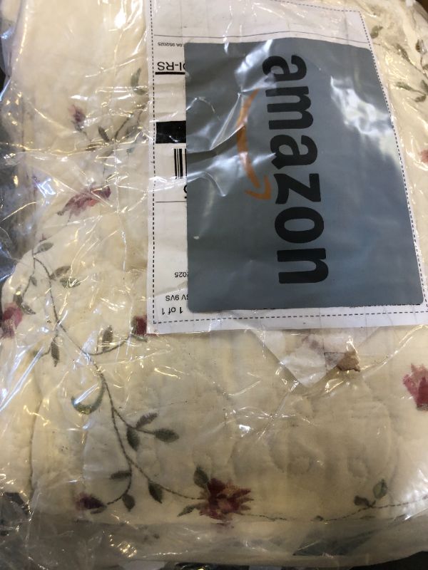 Photo 1 of vctops 3-Piece Floral Embroidered Bedspread Coverlet Set 100% Cotton Reversible Patchwork 1 Quilt and 2 Pillow Shams Full/Queen, Flower