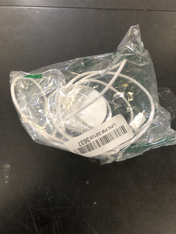 Photo 1 of Apple MagSafe Charger (1m) - Wireless Charger with Fast Charging Capability, Compatible with iPhone and AirPods ????