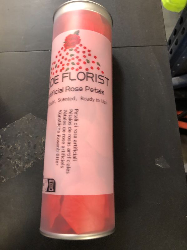 Photo 1 of CODE FLORIST 1500 PCS Red Silk Rose Petals for Valentine's Day,Romantic Night,Wedding,Proposal Anniversary Flower Decorations(Separated,Scented)