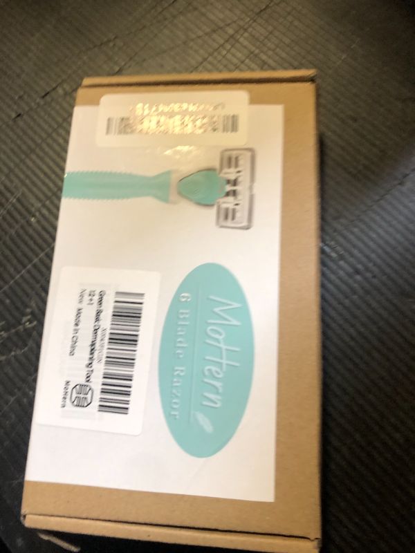 Photo 1 of 1 Travel Razors for Women with 12 Blade Refills, Green
