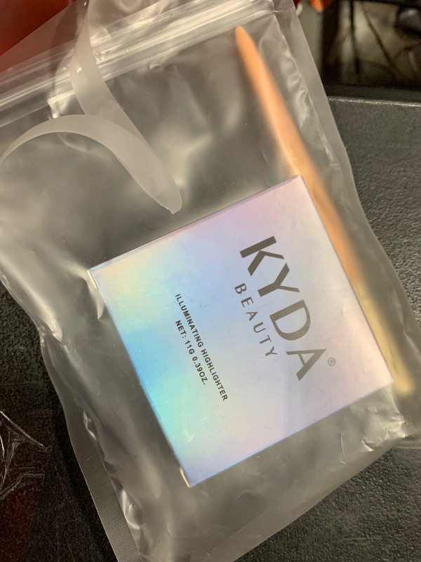 Photo 1 of KYDA BEAUTY HIGHLIGHTER 