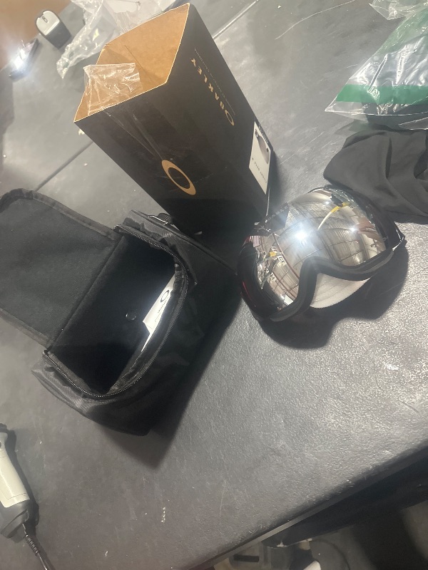 Photo 1 of Oakley Flight Deck M Snow Goggle