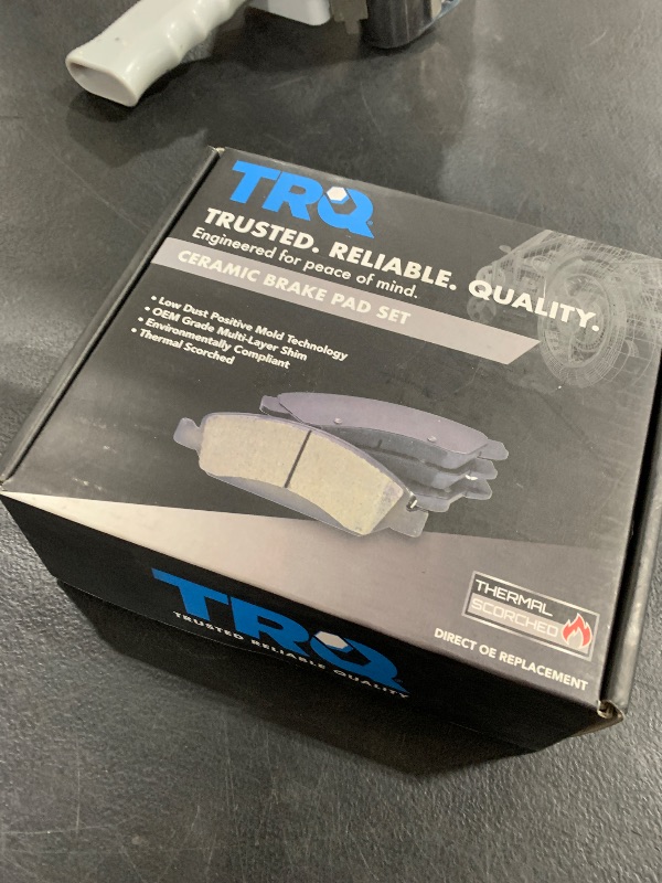 Photo 1 of TRQ Front Brake Pads Ceramic Compatible with 2018-2020 Hyundai Elantra GT 2018-2023 Kona 2020 Kona Electric 2019-2022 Kia Forte 2021-2022 Seltos 2014-2018 Soul