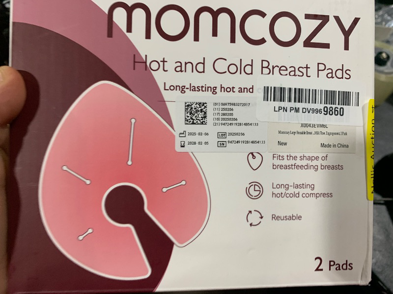 Photo 1 of MOMCOZY Hot and Cold Breast Pads