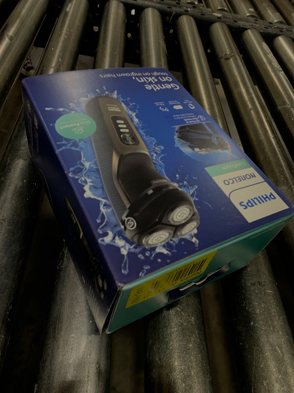 Photo 1 of Philips Norelco Shaver 3600 Series, Wet and Dry Electric Shaver, P-Cap, Travel Pouch, Ash Gold, Model S3242/90