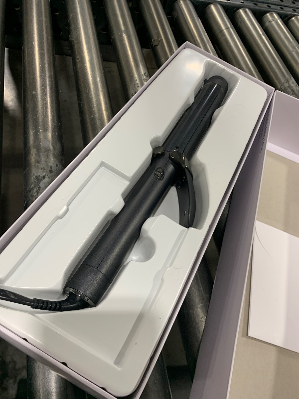 Photo 1 of T3 SinglePass Curl Professional Curling Iron Custom Blend Ceramic Long Barrel Curling and Wave Iron with Adjustable Heat Settings for Shiny Smooth Curls and Waves, 1 ¼ inch, Graphite