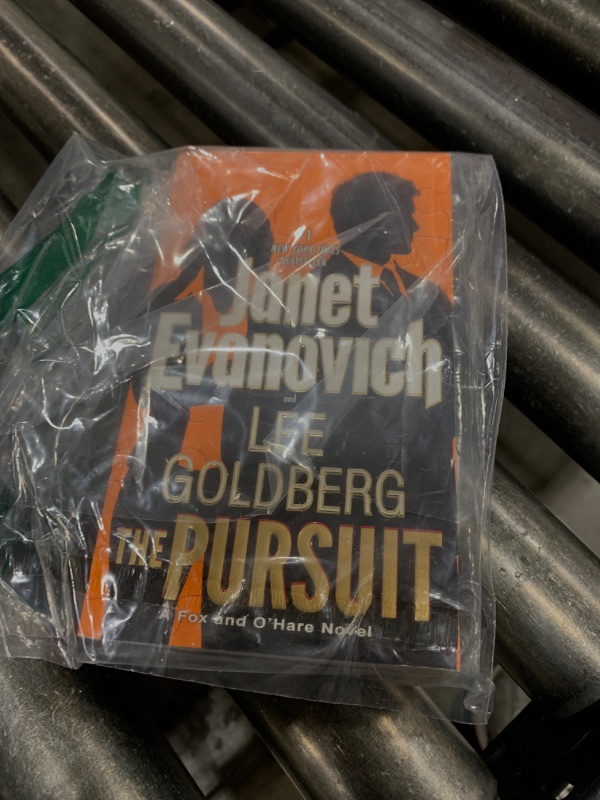 Photo 1 of JANET EVANOVICH AND LEE GOLDBERG THE PURSUIT 