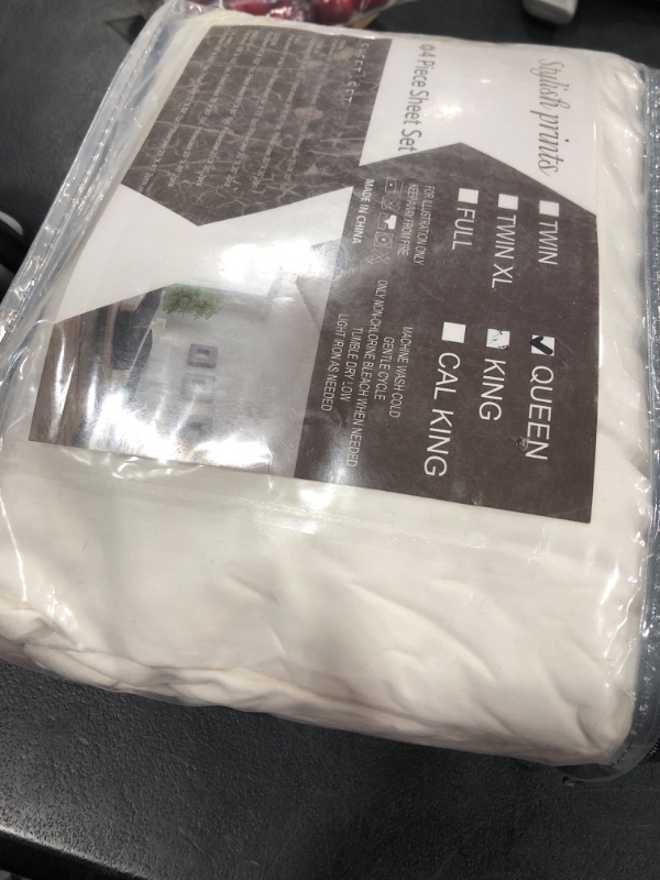 Photo 1 of Levoo 100% Egyptian Cotton Sheets Queen Size Set 18"-24" Extra Deep Pocket Queen Sheets Set Soft Breathable Cooling 4Pcs Bed Sheets with 1 Flat Sheet, 1 Fitted Sheet, 2 Pillowcases (Queen, White)
