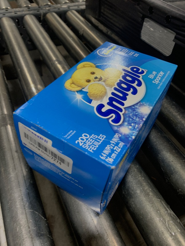 Photo 1 of Snuggle Dryer Sheets, Long Lasting Fresh and Clean Scent, Laundry Fabric Softener, Control Static, Reduce Wrinkles, HE Safe, 200 Count