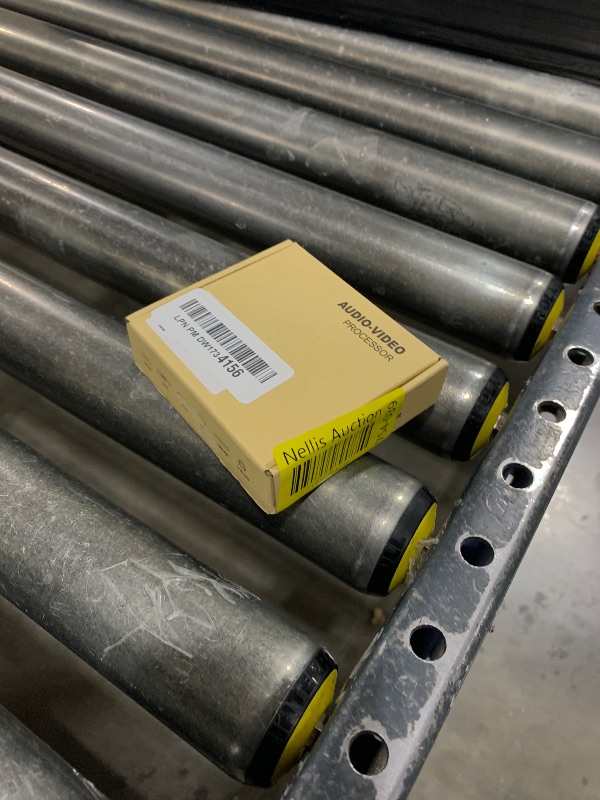 Photo 1 of Bi Directional 8K USB C Switcher USB C Switch 2 in 1 Out / 1 in 2 Out - Type C KVM Switch Splitter for 8K@60Hz/4K@120Hz Video Transfer + 100W Charging + 10Gbps Data, with Power Cable