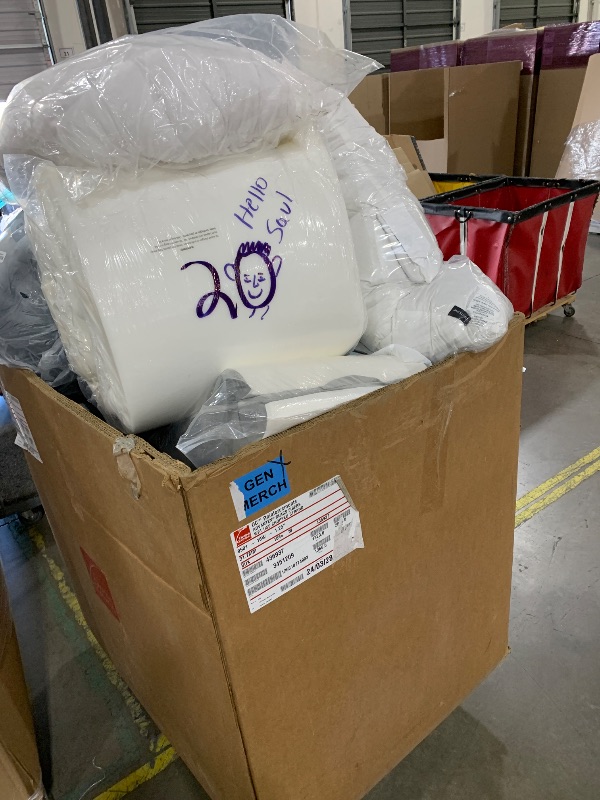 Photo 1 of MISCELLANEOUS ITEM BUNDLE (CUSHIONS, RUGS, PET BEDS ETC. ETC.) 20 ITEMS INCLUDED