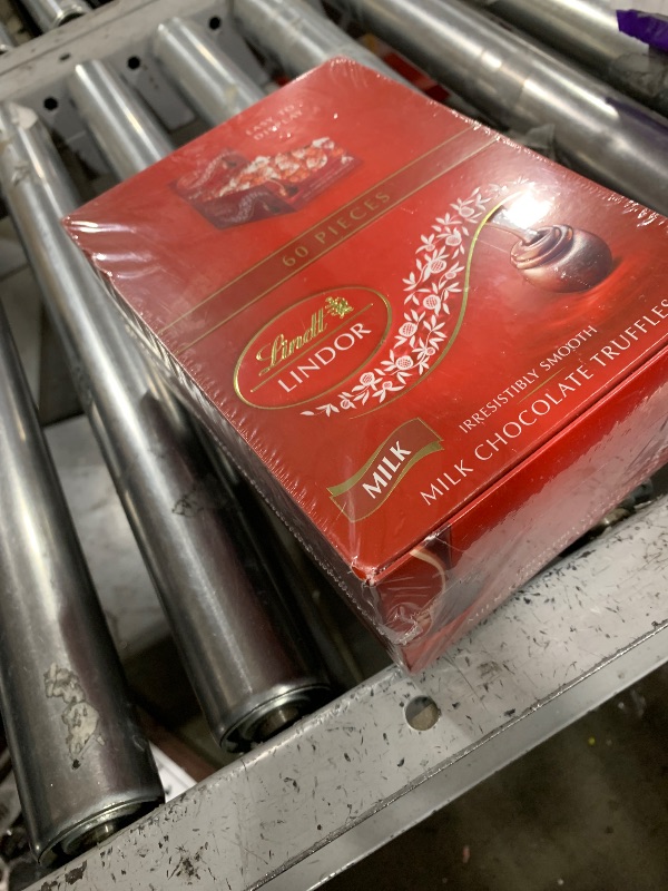 Photo 1 of Lindt LINDOR Milk Chocolate Candy Truffles, Milk Chocolate with Smooth, Melting Truffle Center, 25.4 oz., 60 Count