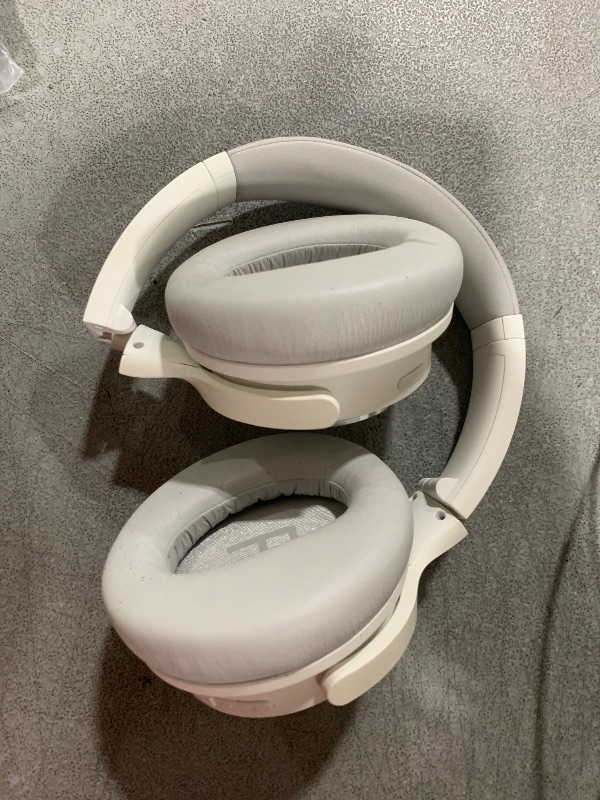 Photo 1 of WYZE Noise Cancelling Headphones, Over The Ear Headphones with Active Noise Cancellation, High-Fidelity Sound, Transparency Mode, Alexa Built-in, White
