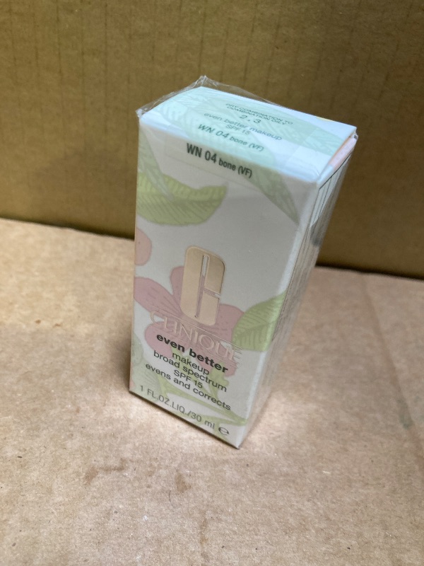 Photo 1 of Clinique Even Better Makeup Medium Coverage Foundation Broad Spectrum SPF 15 | Evens Skin Tone + Reduces Dark Spots, Bone, 1 Fl Oz