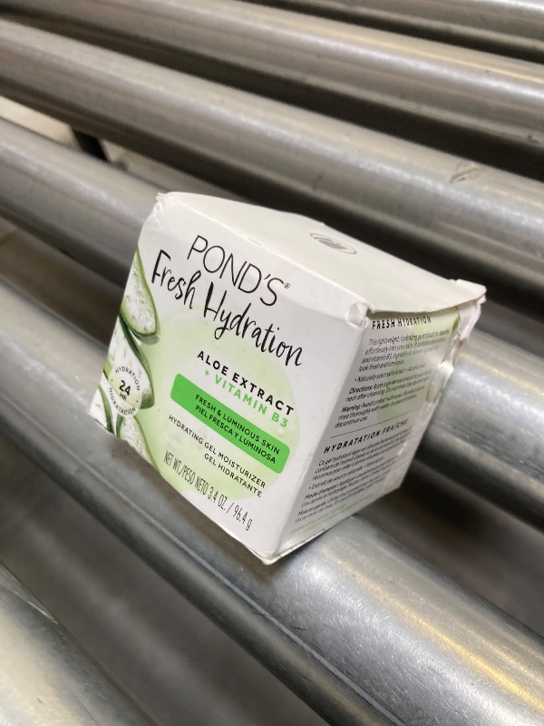 Photo 1 of POND'S Aloe Extract & Vitamin B3 Gel Face Moisturizer For Fresh and Luminous Skin, 3.4 oz
