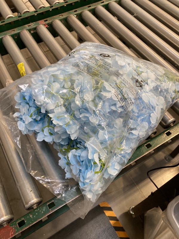 Photo 1 of Auihiay 64pcs Silk Hydrangea Artificial Flowers, Artificial Hydrangea Flowers with Stems, Full Hydrangea Flowers for Wedding Centerpieces, Home, Garden, Party Decoration (Blue)
