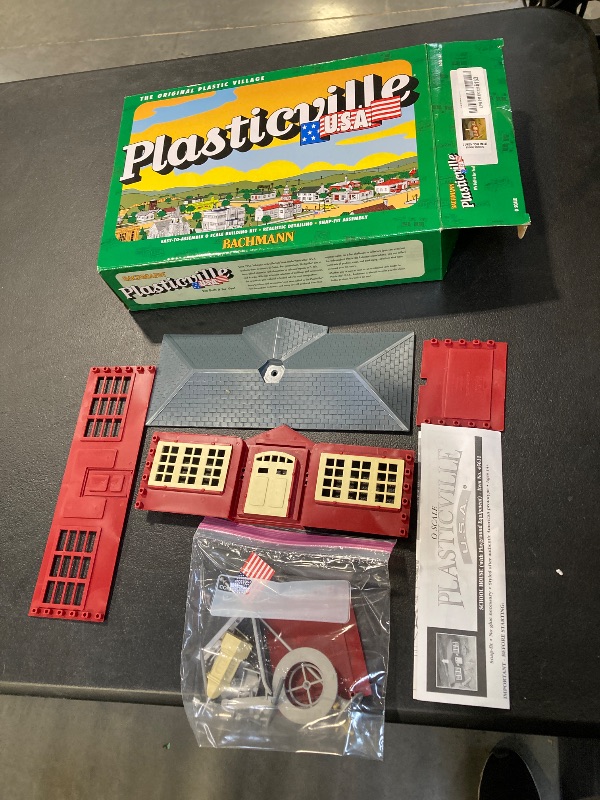 Photo 1 of Bachmann - Plasticville Classic Kit - School House