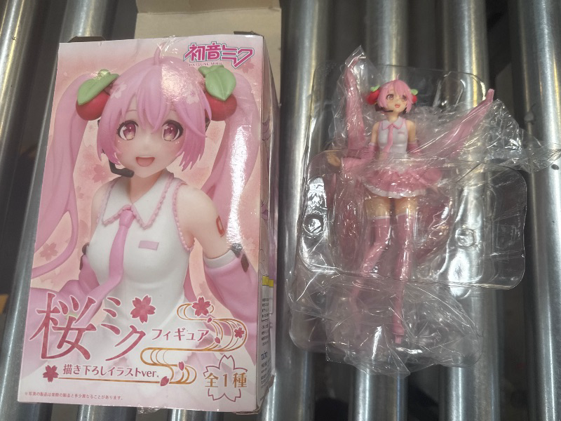 Photo 1 of Cute Cartoon Action Figure, Doll Statue Game Figure Model, Drawing Room Peripheral Cake Ornaments Collection PVC, A Gift for Boys & Girls Anime Fans
