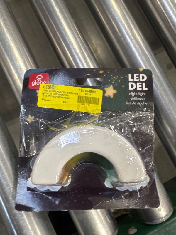 Photo 1 of Globe Electric White LED Auto On/Off Night Light