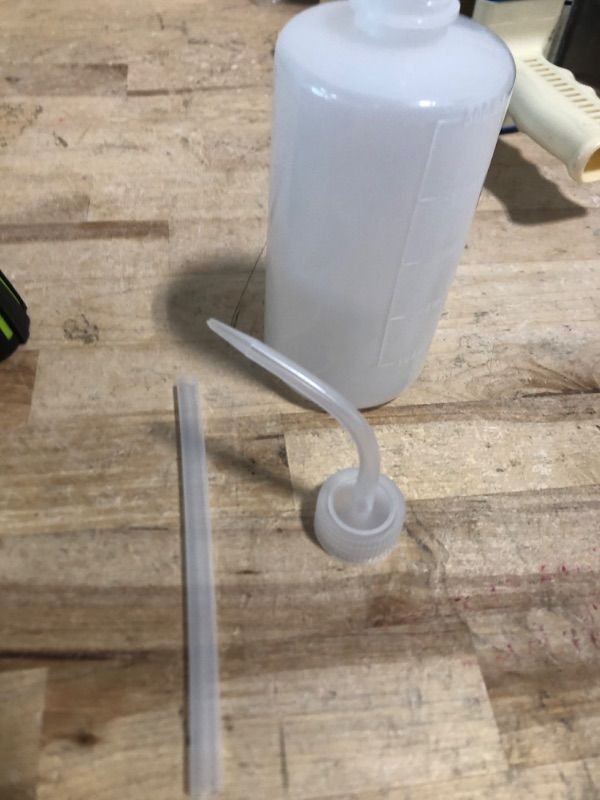 Photo 1 of 500ML Watering Bottle with 6 feet Self Watering Wick for Succulent Indoor Plants Cactus Squeeze Wash Can Long Nozzle Bend Mouth Waterer Bonsai Terrarium Orchids Seedling African Violets Fairy Garden