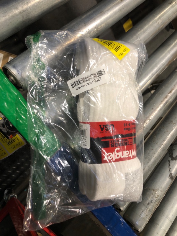 Photo 1 of **ONLY 2**Wrangler Men's Riggs Workwear Over The Calf Work Boot Socks 4 Pair Pack, White/Grey, Large