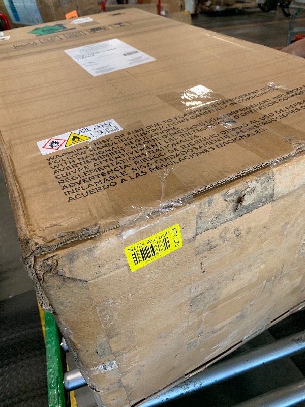 Photo 1 of Amazon Basics Portable AC (Air Conditioner) with Heat Pump, Dual Purpose (Cool and Warm), Cools 550 Square Feet, With Remote Control and Timer, 13,000 BTU ASHARE / 10000 BTU SACC, White