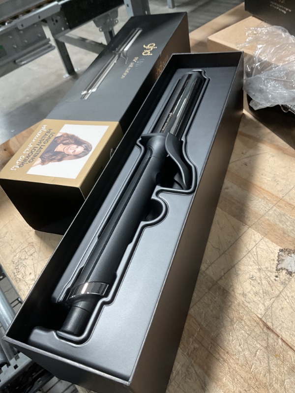 Photo 1 of *DOSENT TURN ON * *SELLABLE FOR PARTS* ghd Soft Curl Iron