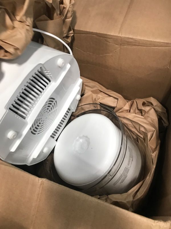 Photo 1 of (used) Cuisinart Ice Cream Maker Machine, 1.5 Quart Double Insulated Ice Cream Machine, Sorbet and Frozen Yogurt Maker, Ready in 20 Minutes, ICE-21P1, White