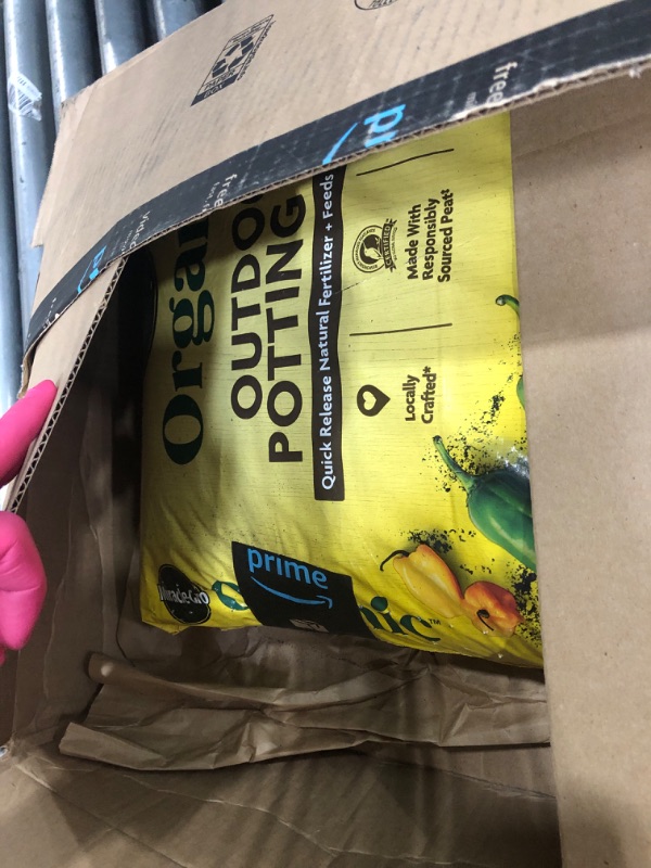 View 2 of Miracle-Gro Organic Outdoor Potting Mix, for Outdoor Container Plants, Contains Quick-Release Natural Fertilizer, OMRI Listed, 16 qt.