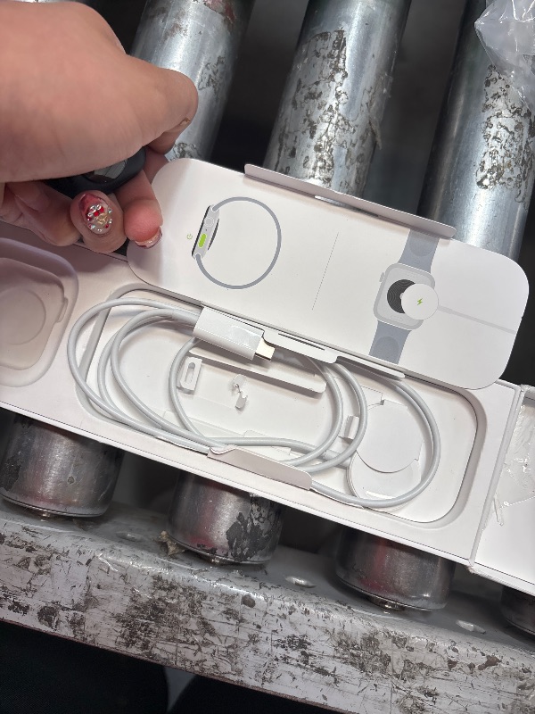Photo 1 of **MISSING BAND**
Apple Watch SE (2nd Gen) [GPS 40mm] Smartwatch with Midnight Aluminum Case with Midnight Sport Band S/M. Fitness and Sleep Trackers, Crash Detection, Heart Rate Monitor, Retina Display