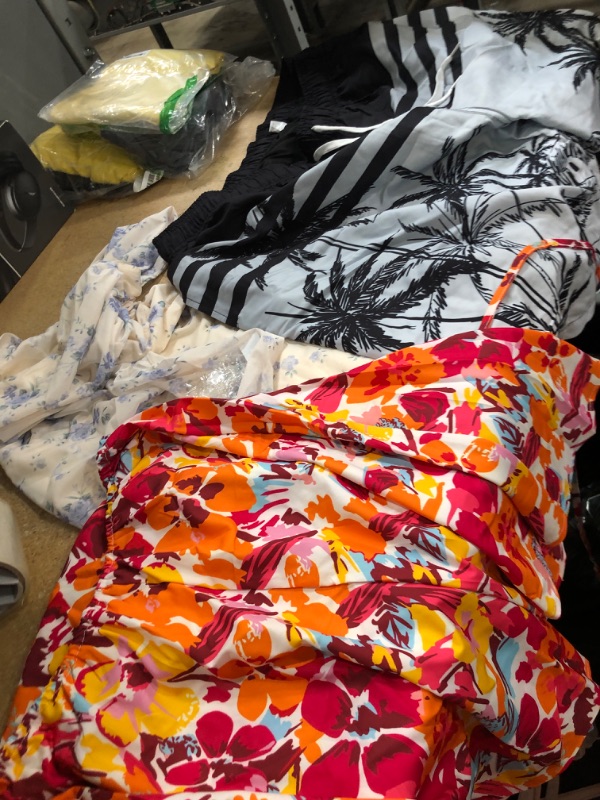 Photo 1 of (NON-REFUNDABLE SOLD AS IS) MISCELLANEOUS BUNDLE OF ASSORTED CLOTHING
