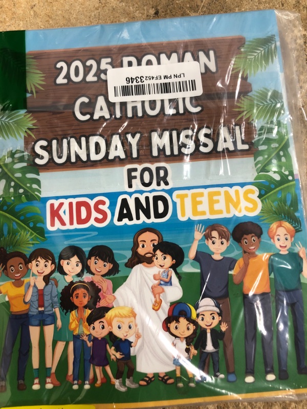 Photo 1 of 2025 Roman Catholic Sunday Missal for Kids and Teens: Mass Readings and Prayers for Young Hearts