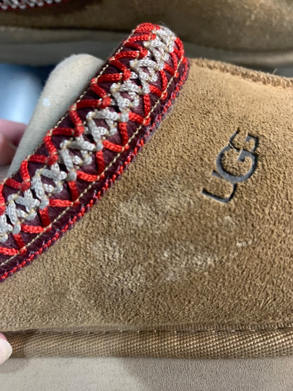Photo 1 of ***(HEAVILY USED/ MINOR DAMAGE)***UGG Unisex-Child Tazz Slipper, Chestnut, 4