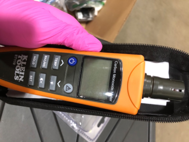 Photo 1 of (powers on) Klein Tools ET110 CO Meter, Carbon Monoxide Tester and Detector with Exposure Limit Alarm, 4 x AAA Batteries and Carry Pouch Included