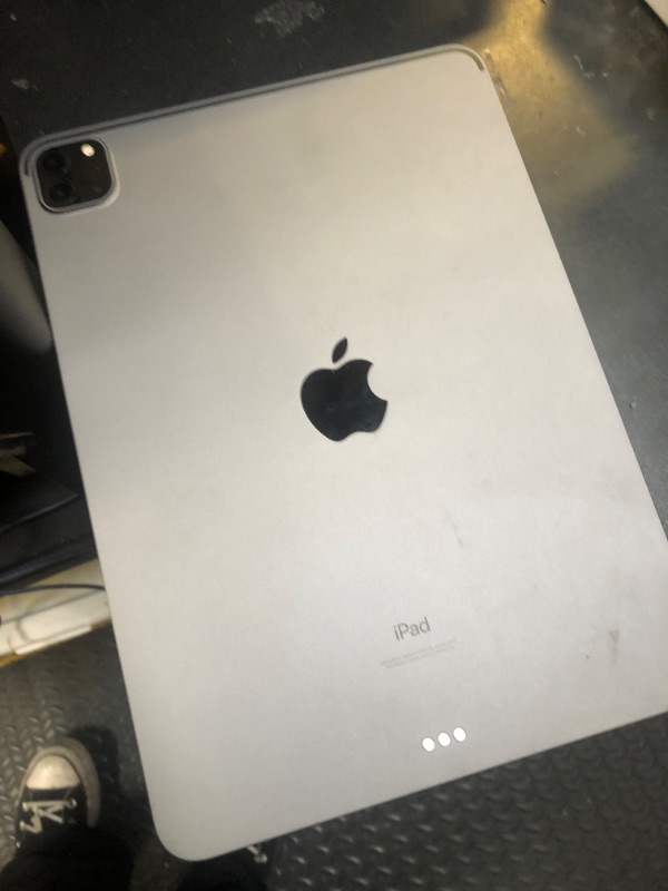 Photo 2 of iPad Pro 11in (3nd Gen.) - 128GB - WiFi - Space Gray (Renewed Premium)