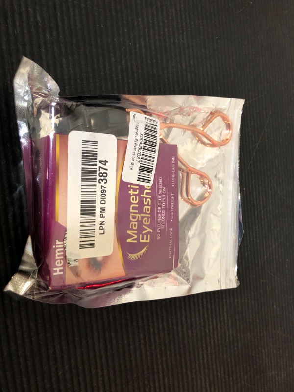 Photo 1 of Magnetic Eyelashes, Effectively 3D Natural Look False Lashes without Eyeliner, Light Weight & Waterproof Magnetic Eyelashes No Glue